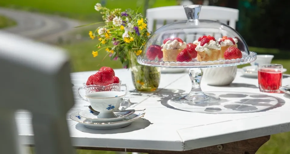 Fika på Vinnsäter hembygdsgård i Färgelanda.