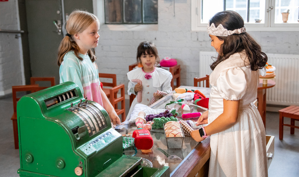 Barn som leker på Barnens Hus i Tidaholm