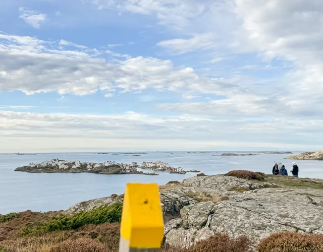 vandringsled med utsikt på dyrön på Tjörn