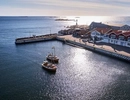 Träbåtarna Kastor och Pollux på väg in i Hönö Hamn i en vacker solnedgång - Kastor Boat Trips