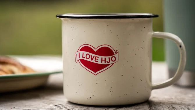 En kaffekopp som det står I love hjo på.