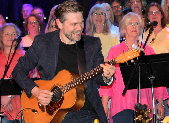Unforgettable med Song of Joy och Emil Ernebro