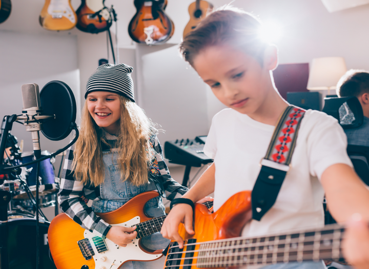 Barn som spelar musik