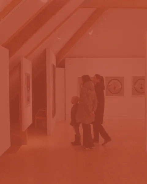 färgad bild av personer på litografiska museet