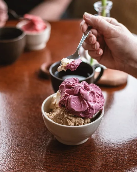 Mäjens närbild glass i skål