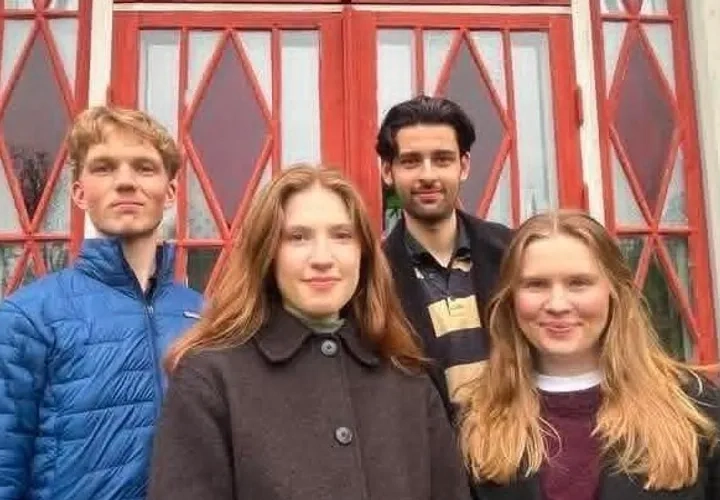 Stråkkvartetten gästar Sommargården Planteringen och spelar för Zambias folk. 