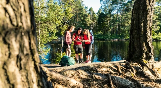 Vandrare längst med Bohusleden