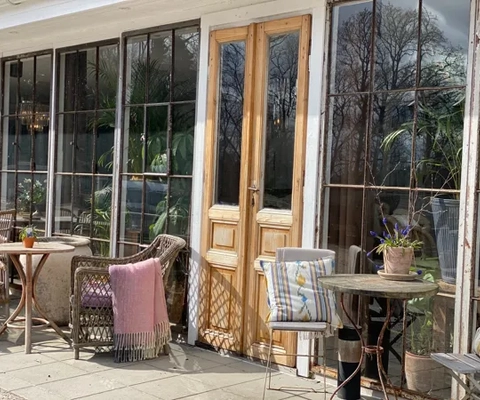 Vacker entré till Kärrstegens Gård.