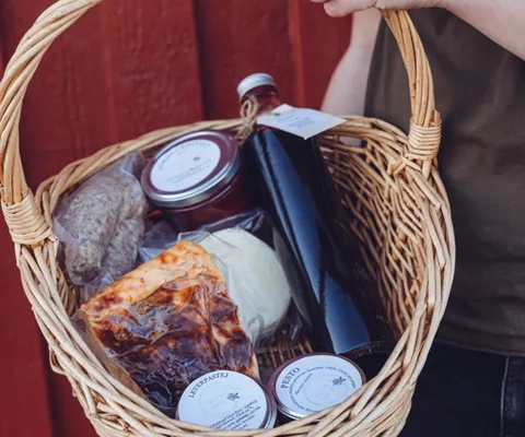 Människor på Hålsungagård.