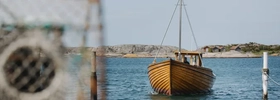 Fiskebåt ute på havet.