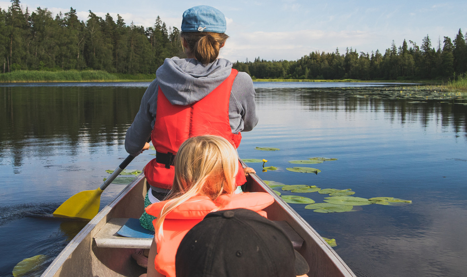 Paddling i Eldmörjan på Hunneberg i Platåbergens Geopark