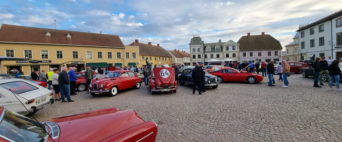 Veteranbilsträffar på torget