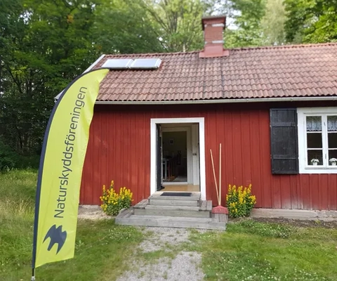 Lillåstugan vid Bruksvägen, mellan Vänersborg och  Vargön