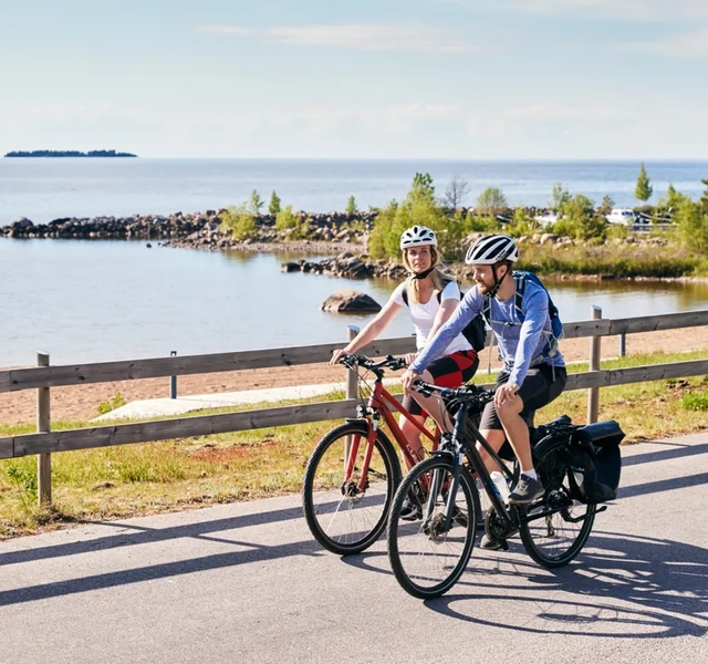 Vänner cyklar Vänerleden