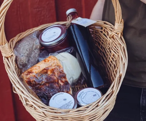 Människor på Hålsungagård.