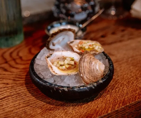 Lagad måltid serverad på en tallrik.