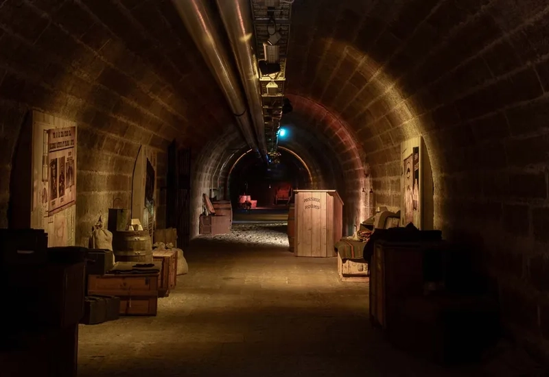 En mörk tunnel med ett ljus i slutet.