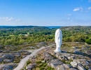 Skulptur i Pilane. Drönarbild över Anna