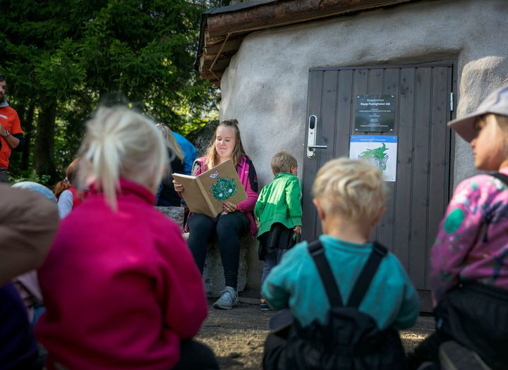 Pyssel, sagoläsning och trolljakt