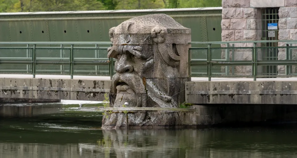 Skulpturen Strömkarlen i Trollhättan