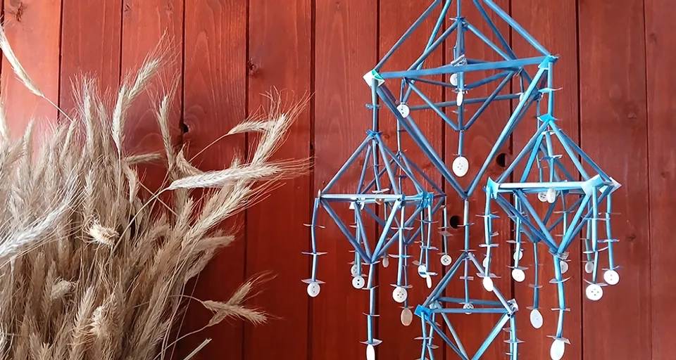 Oro/Takkrona i halm på Halmens hus.