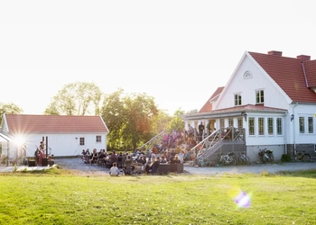 Kock som arbetar i ett kök.
