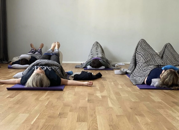 Yogakurs - Connect & Restore