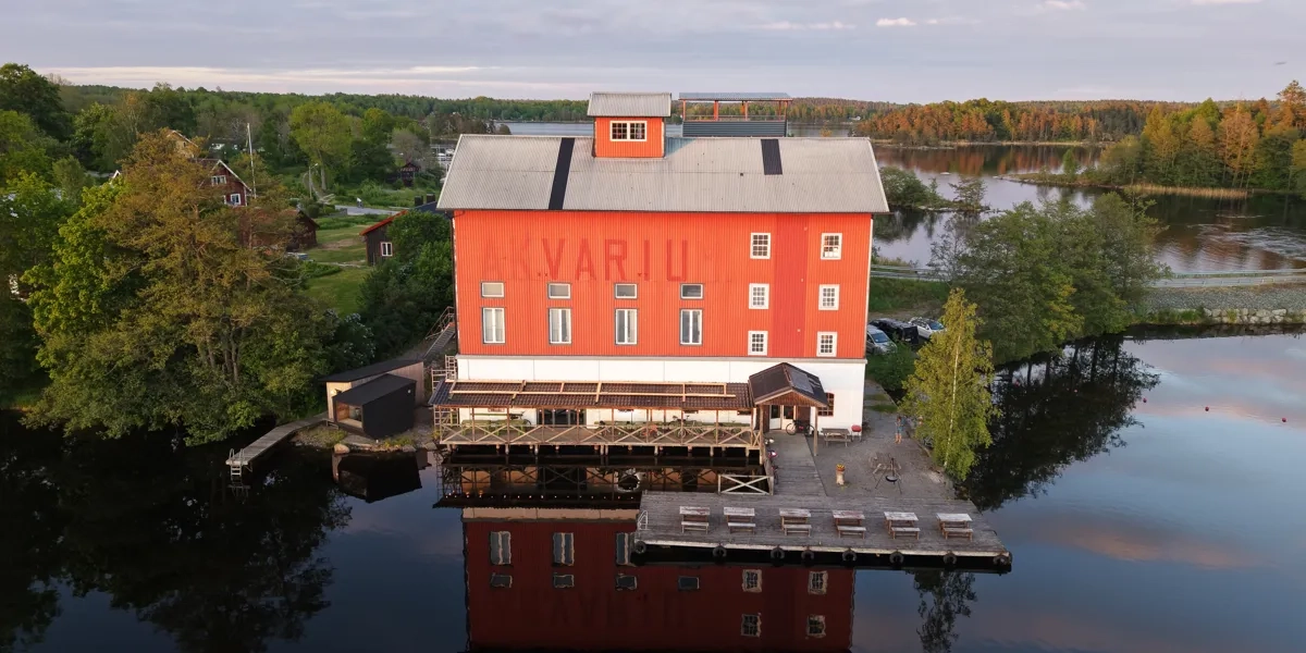 A red building sitting on top of a lake.