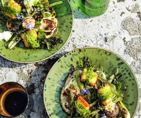 Tillagad tång serverad på en tallrik.