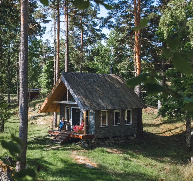 Naturanära boende i skogen.