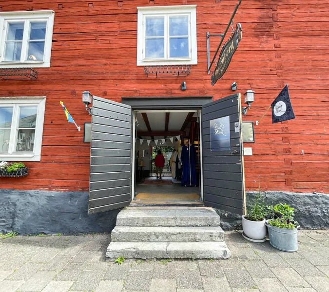 A red building with a bunch of windows.