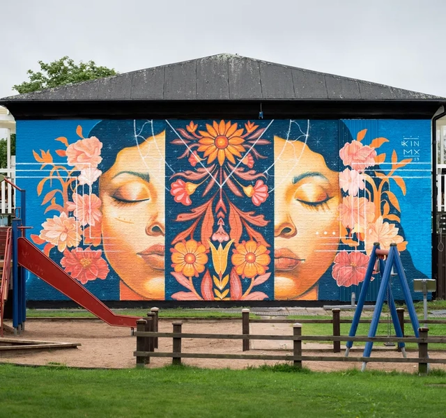 väggmålning på två kvinnor - Artscape Vänersborg