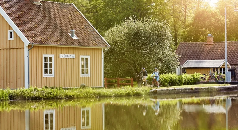 A house sitting next to a body of water.