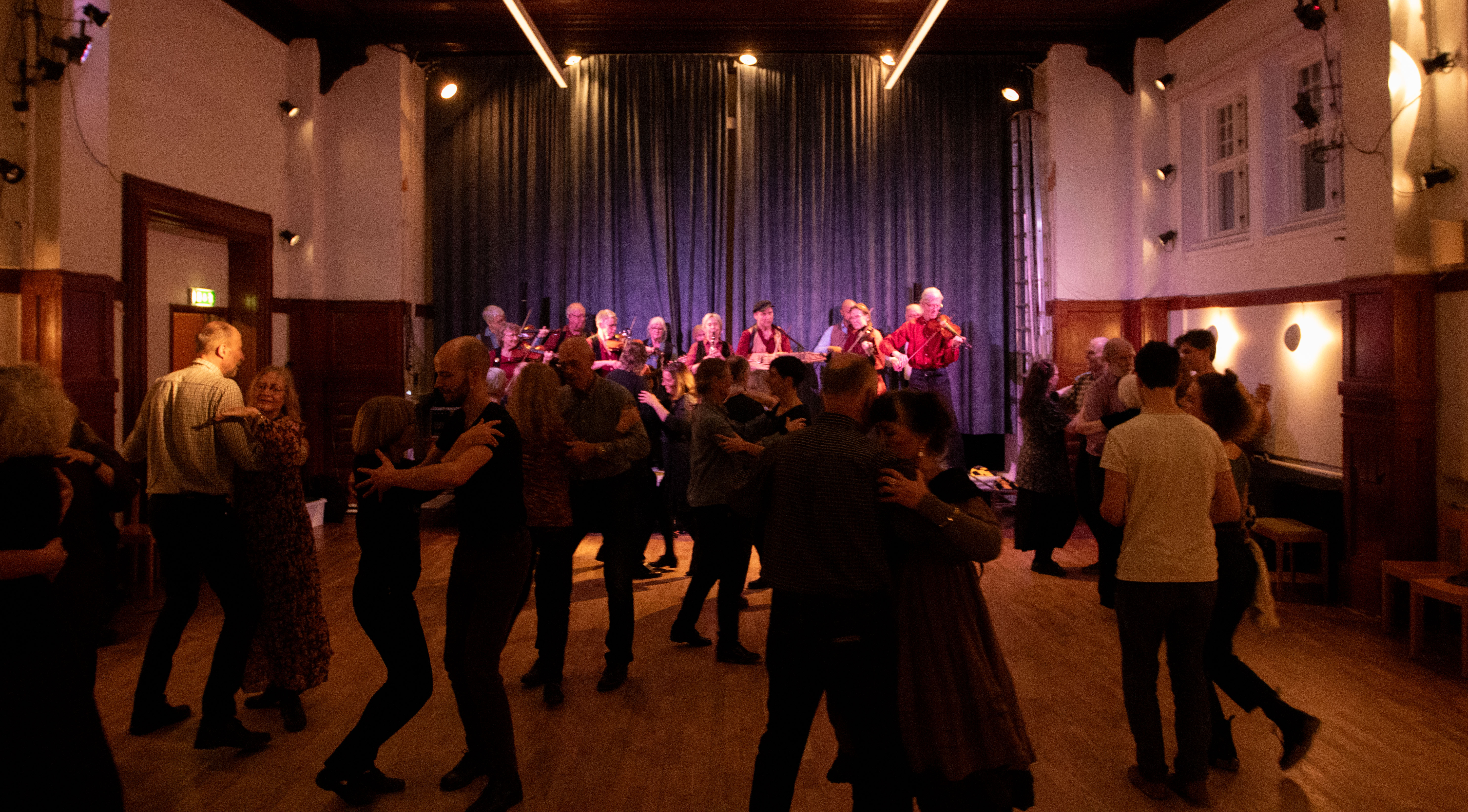 Konsert och dans på Folkmusikkaféet 