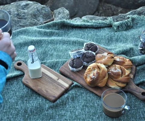 fika uppduktat på filt utomhus