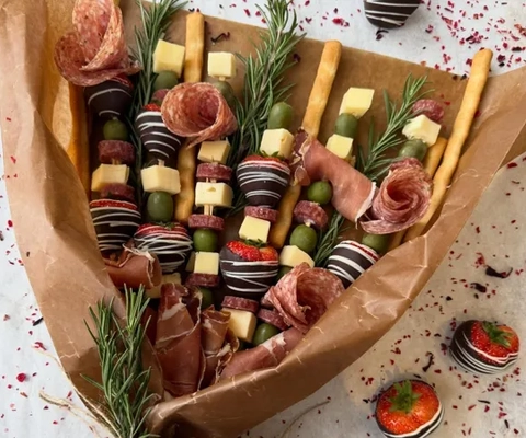 Blomsterbuket gjord av charketurier 