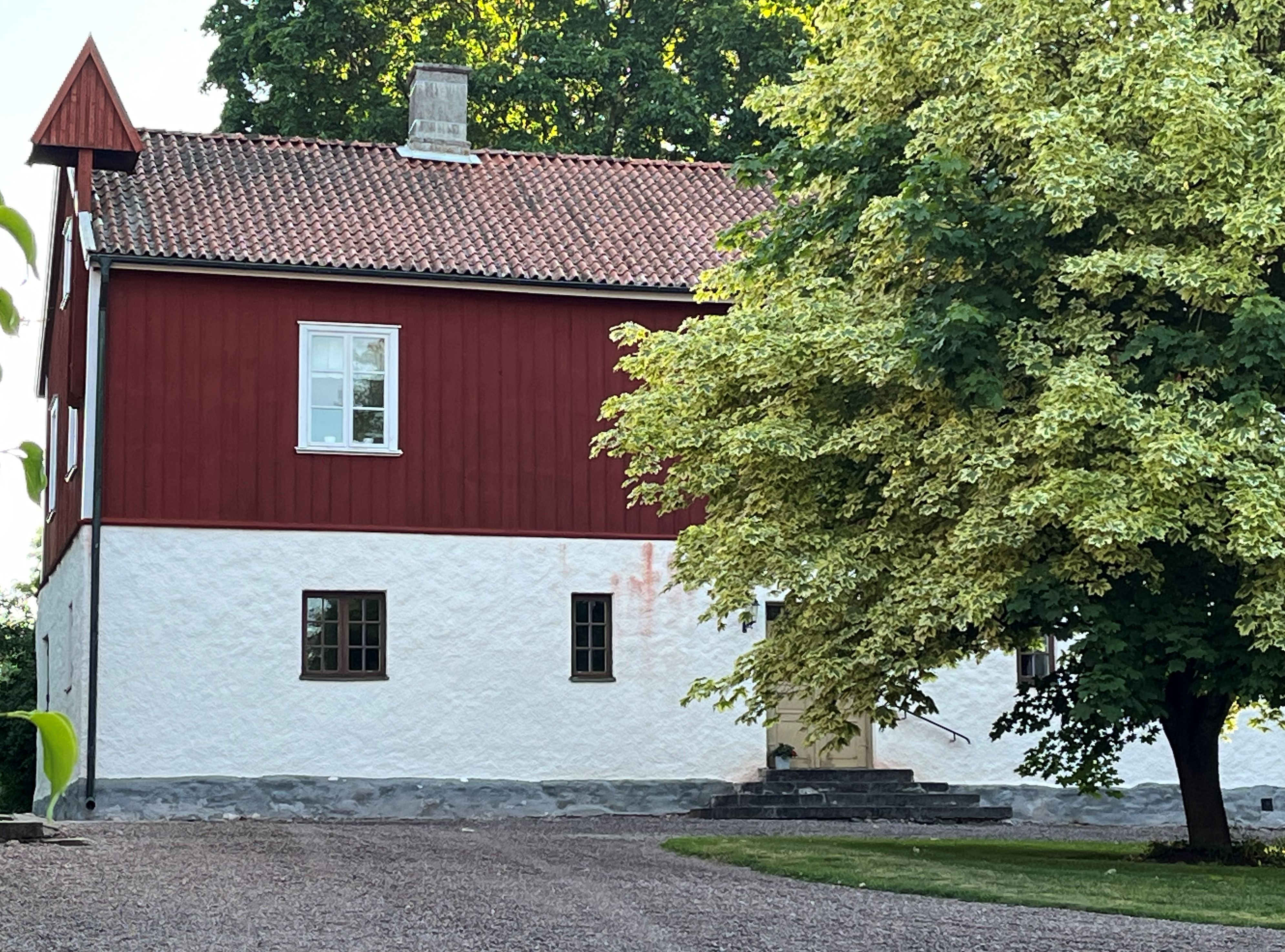 Cafékvällar med konstutställning i Valla Tingshus