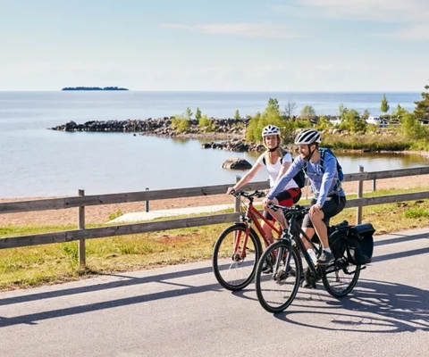 Vänner cyklar Vänerleden