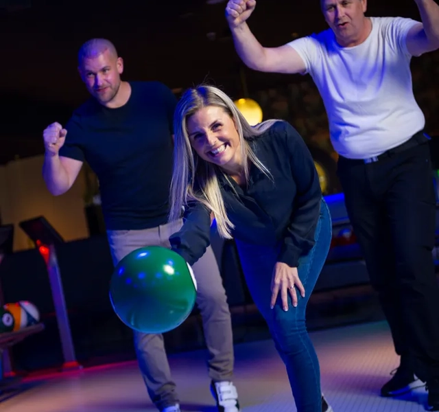 Bowling på Winnie Lane Bar n’ Bowling Court