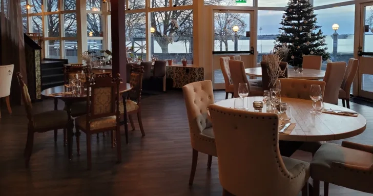 Utsikt och interiör inifrån Dalslands Skafferi