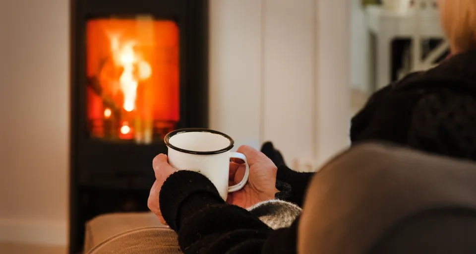 Brasa i slussvaktarstuga vid Dalslands kanal.