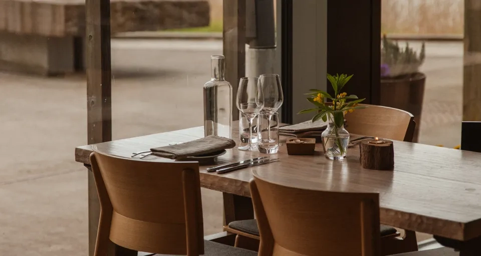 Dukat bord på restaurang