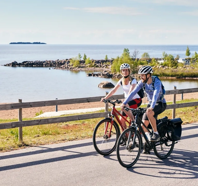 Vänner cyklar Vänerleden