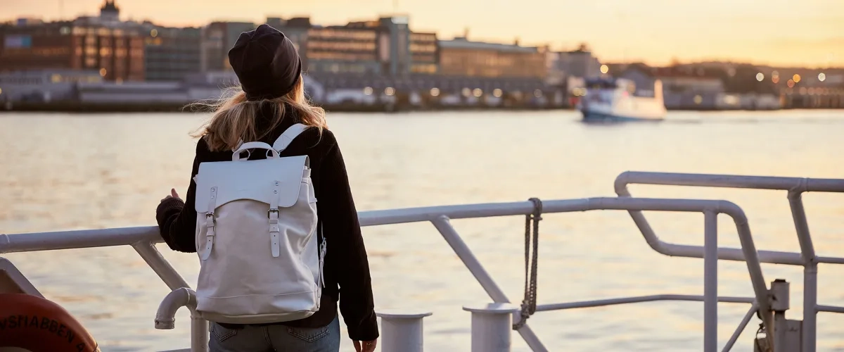 Kvinna i Göteborgs hamn