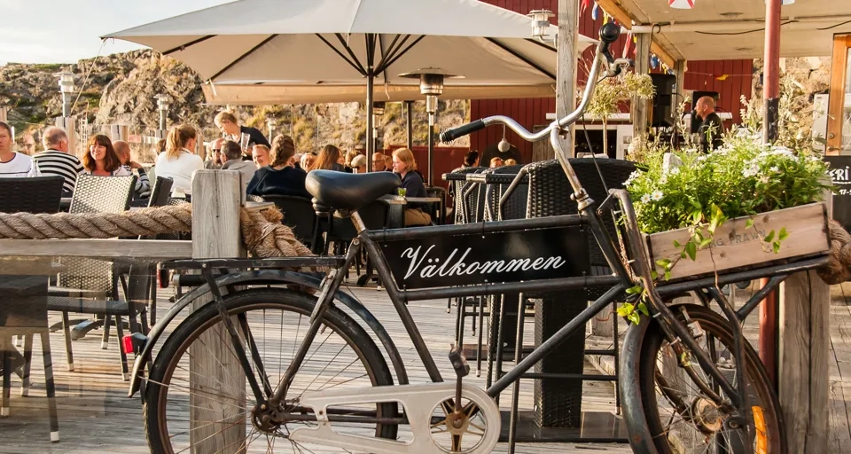 Cykel med välkommen skylt hos Pelles Rökeri