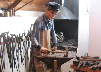 Hantverksdocka i verklig storlek