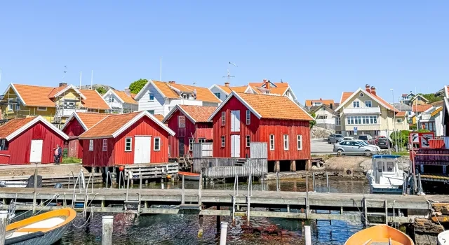 Kyrkesund och sjöbodar på Tjörn