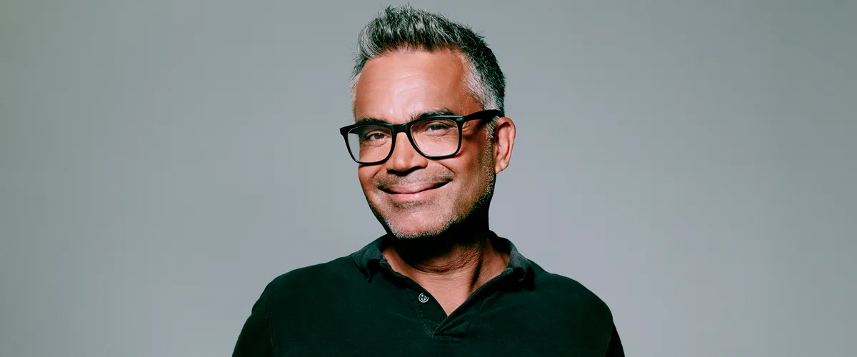 David Batra testar nya skämt