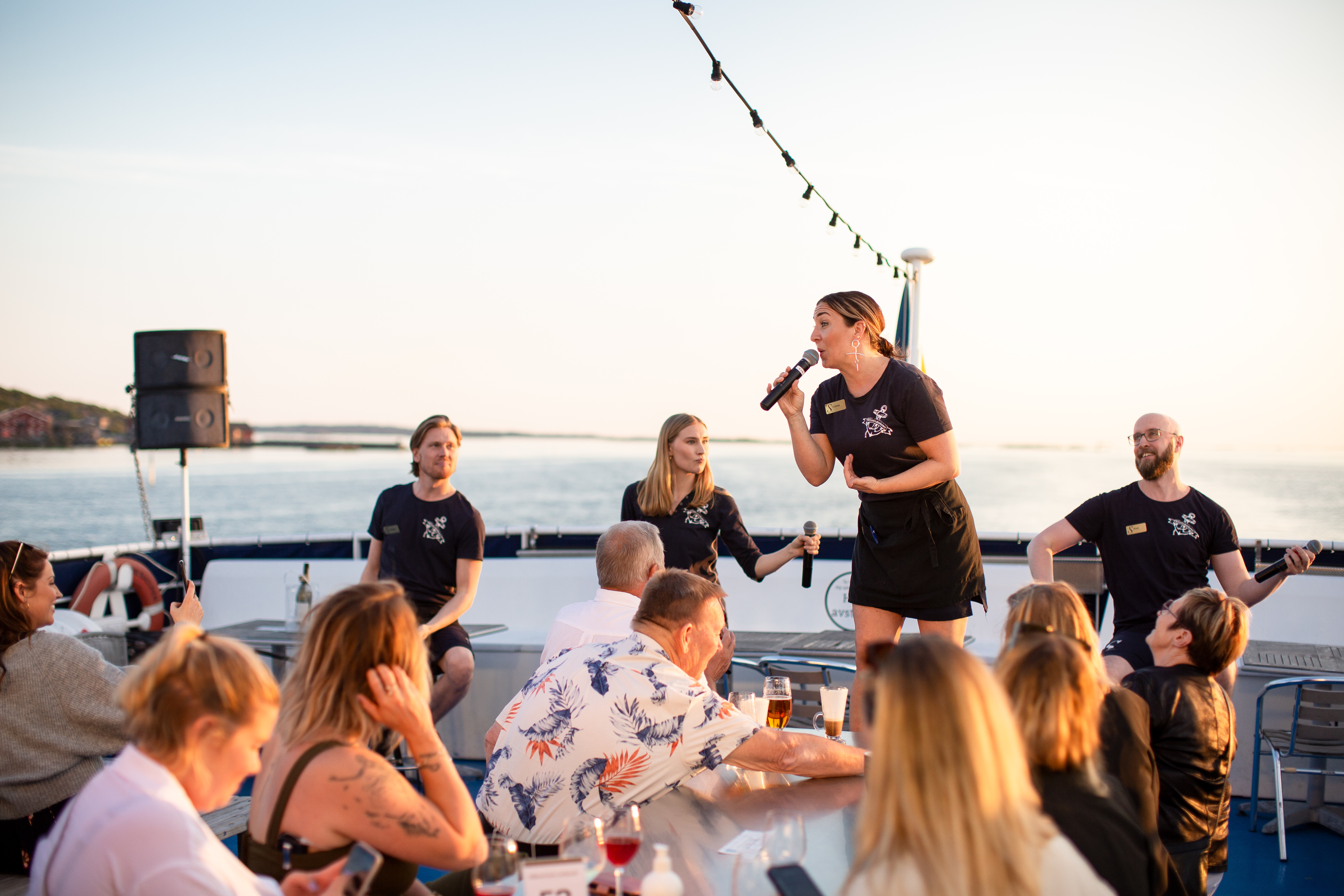 Människor på en båt.