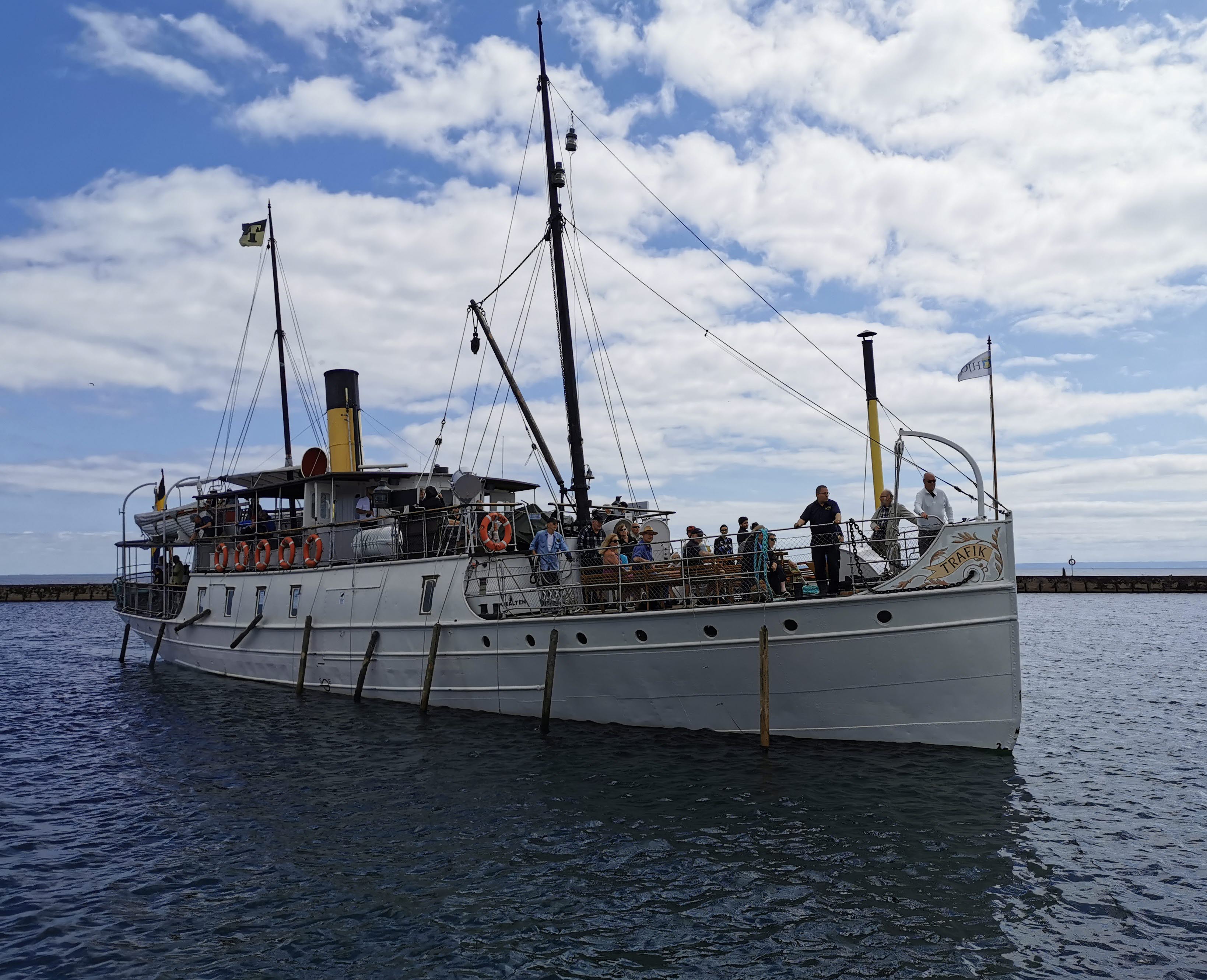 Ångaren Trafik med passagerare ombord